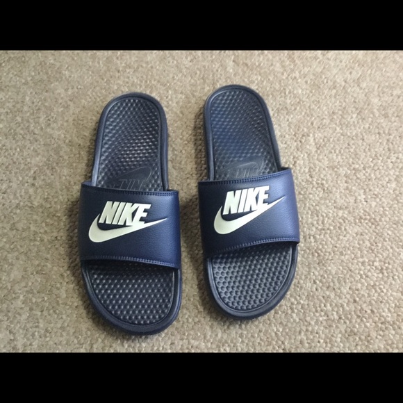 nike slides men near me